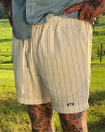 Load and play video in Gallery viewer, LINEN SHORTS - OFF-WHITE
